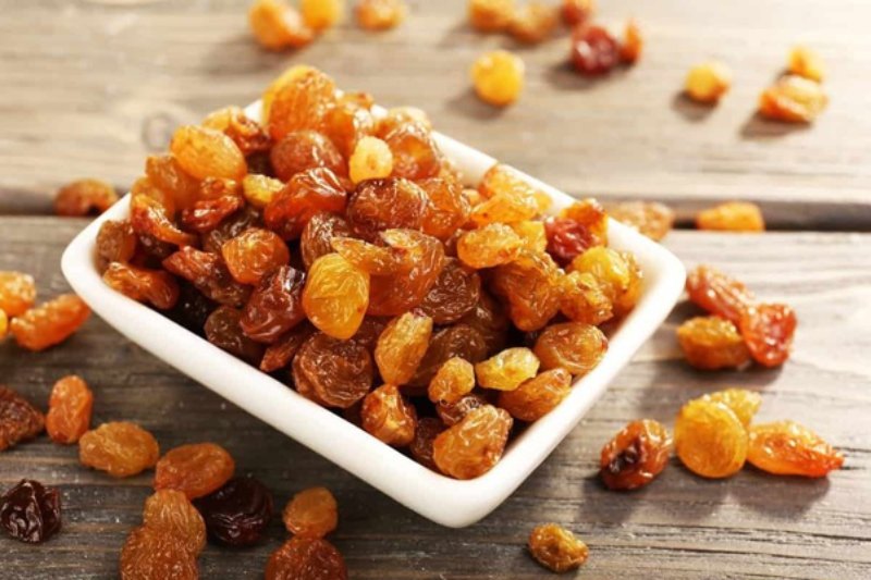 Drinking Soaked Raisin Water On An Empty Stomach In The Morning Has 5 Incredible Benefits