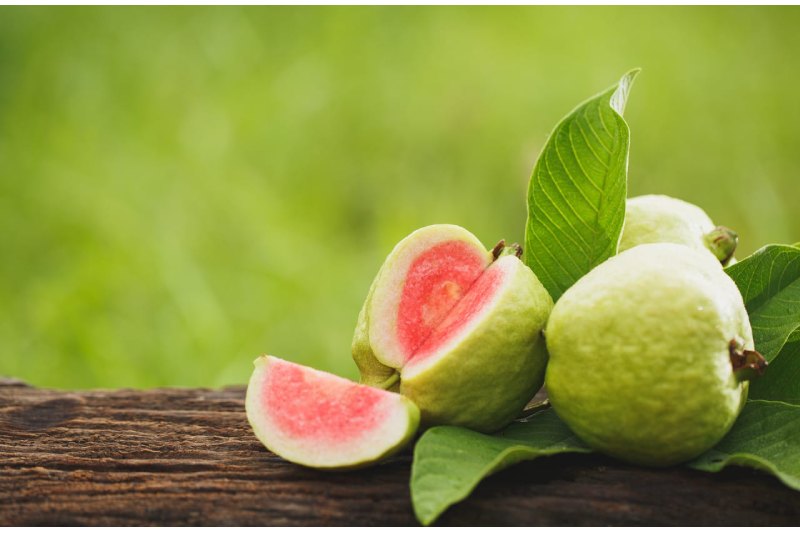 6 Health Benefits Eating Guavas In Monsoon