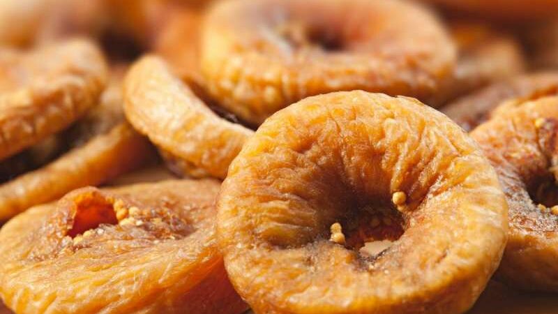 5 Amazing Advantages Of Eating Soaked Figs Before Bed Each Day