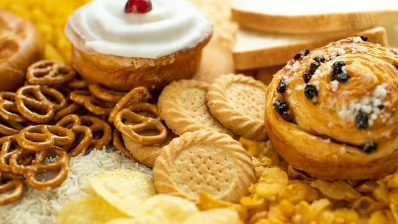6 Foods to Avoid After 10 PM to Lower the Risk of Strokes and Cholesterol