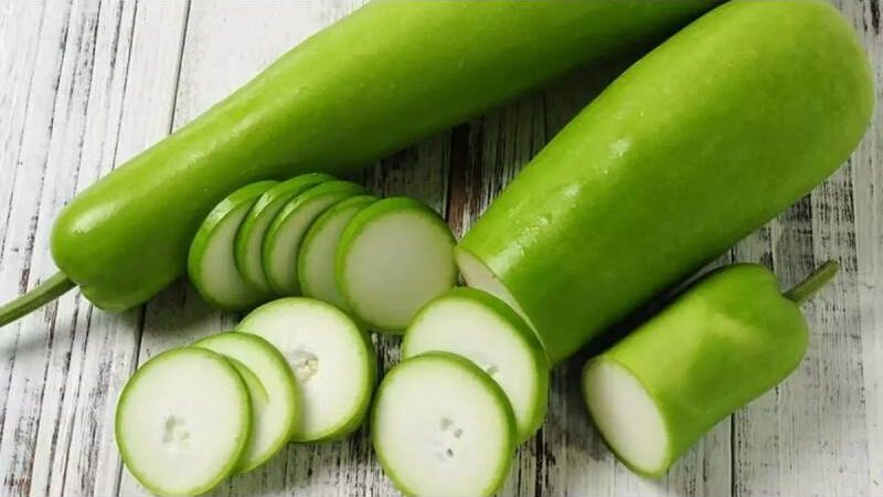 Bottle Gourd Health Benefits Including Weight Loss and Hydration