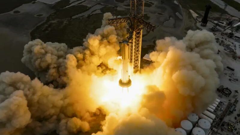 SpaceX Starship Disrupts Air Traffic when it Bursts in Midair During a Test Launch