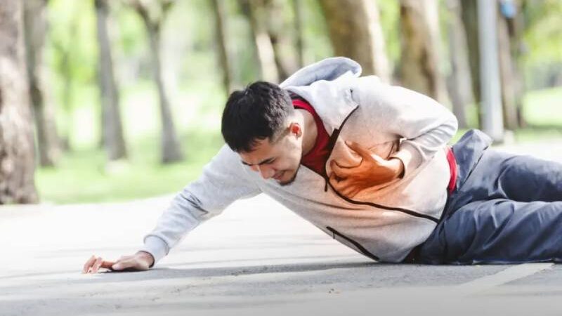 5 Heart Attack Warning Signs Your Body May Give You