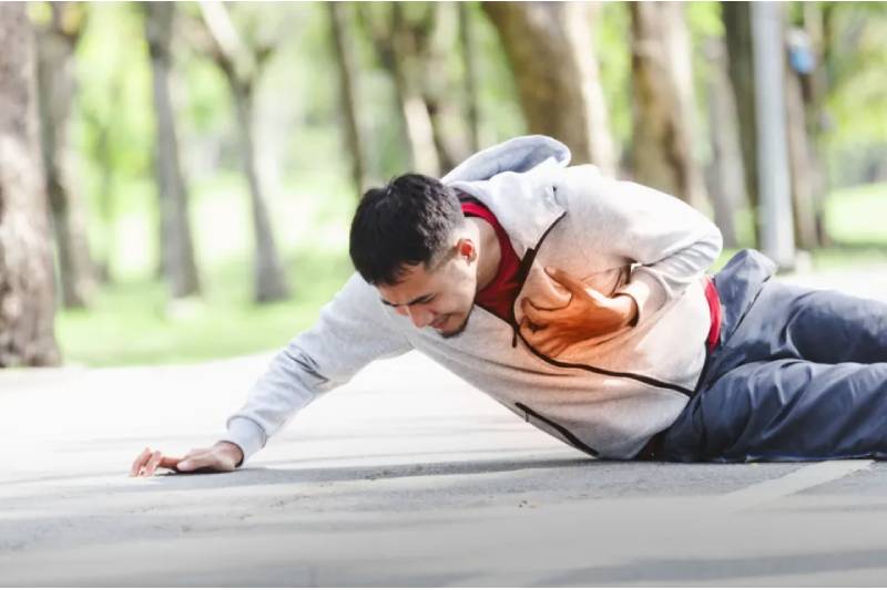 5 Heart Attack Warning Signs Your Body May Give You