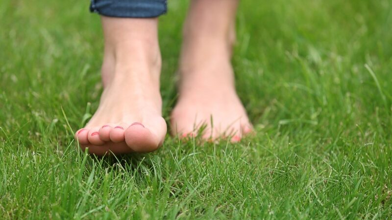 Top 5 Surprising Advantages Of Barefoot Walking