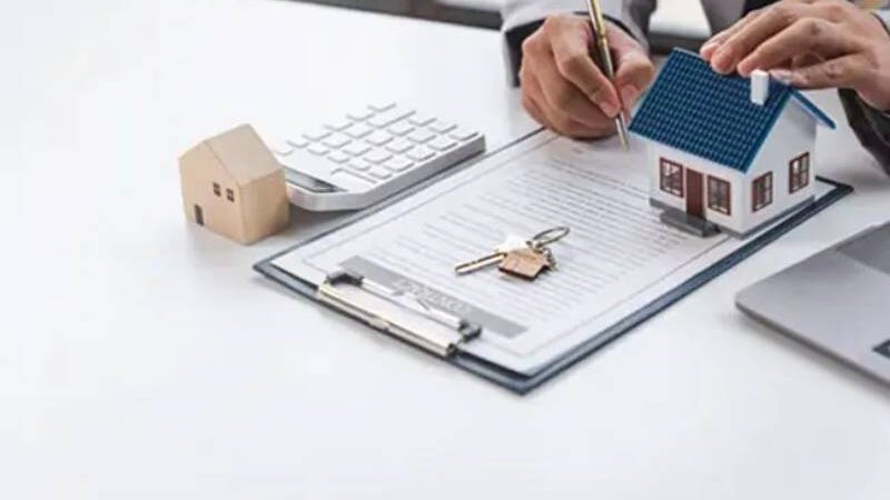 Why Should Real Estate Firms Consider Outsourced Bookkeeping Services? 